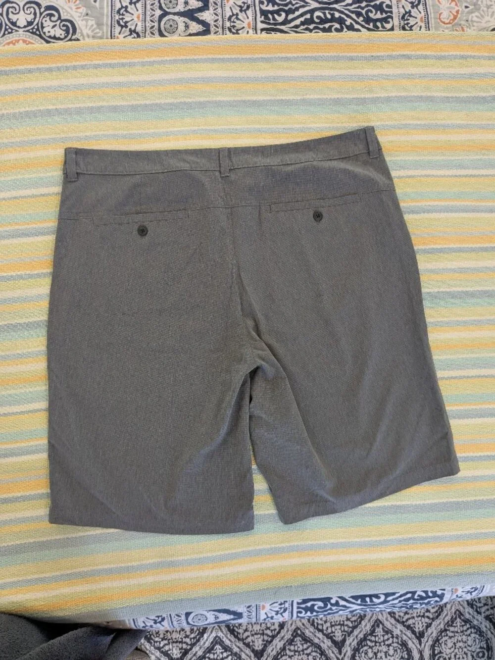 ⭐ Men's Gray Old Navy Active flat front shorts size 40